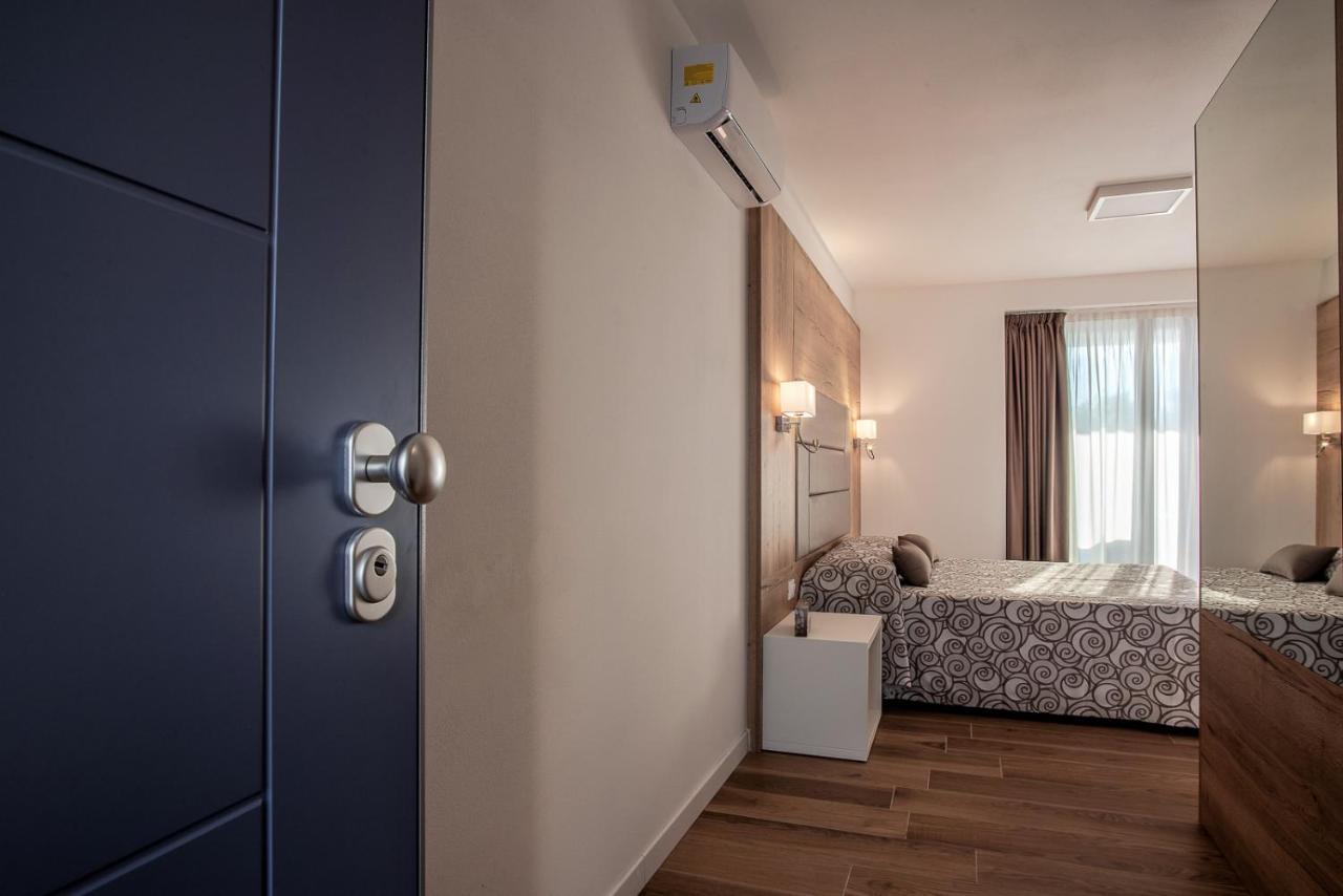 Aparthotel Miramare Grado Exterior photo